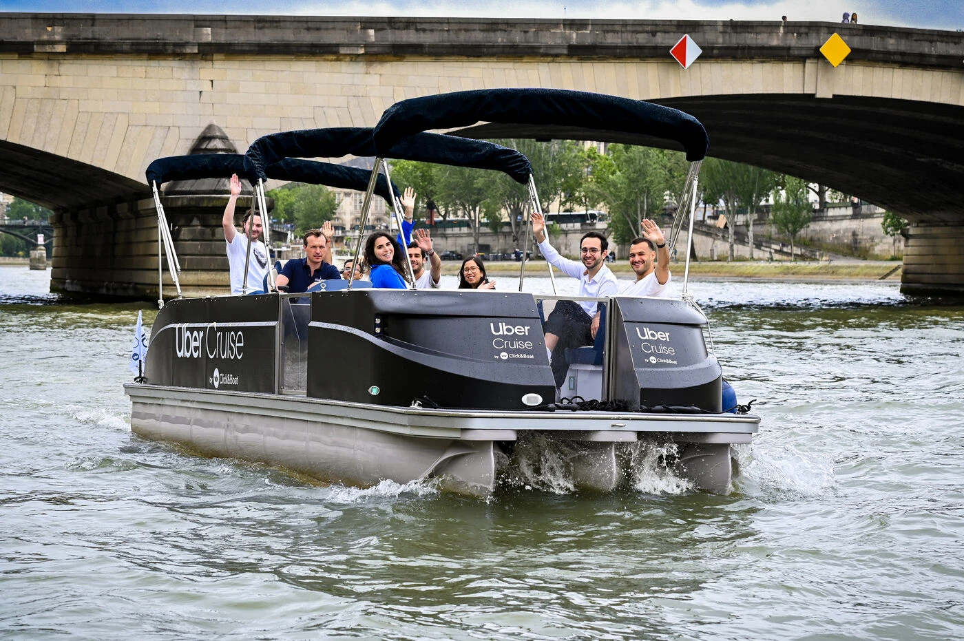 Le géant américain Uber lance son service de location de bateaux avec skipper à Paris, dès cet été