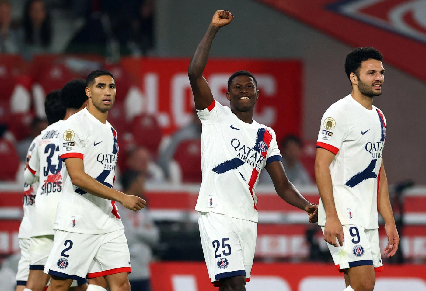 Lille-PSG : la vidéo de l’exceptionnel coup franc direct de Nuno Mendes pour ouvrir le score