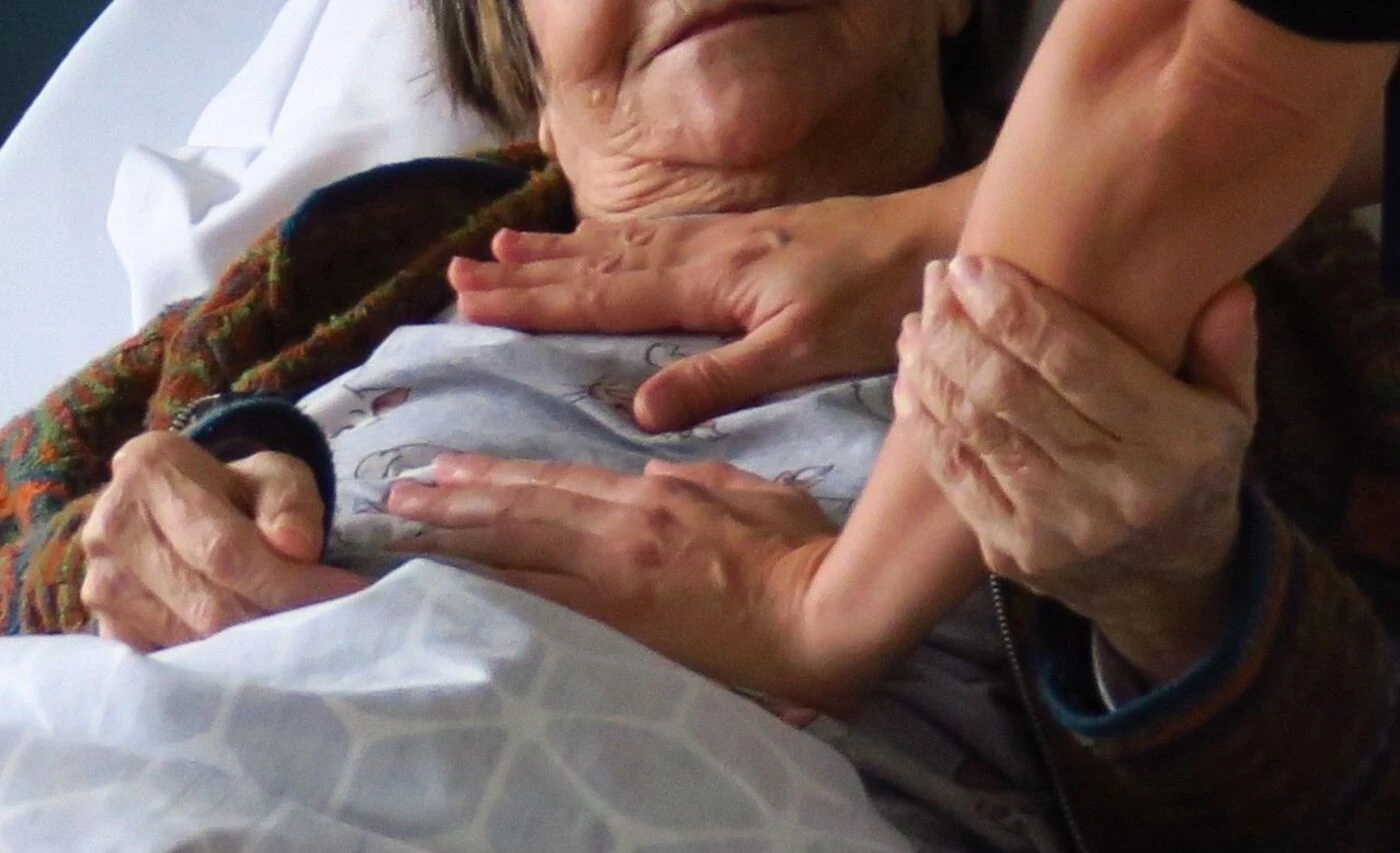 Les députés rejettent un article renforçant la formation aux soins palliatifs après mention « de l’aide à mourir »