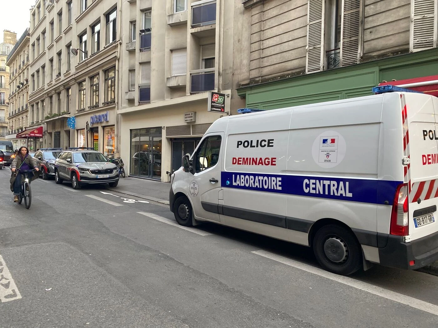 Une centaine d’armes, des milliers de cartouches… À Paris, l’impressionnant arsenal retrouvé chez un homme décédé