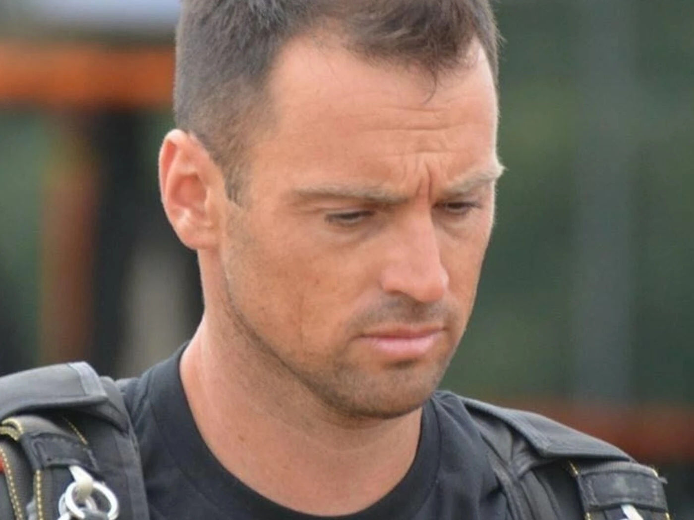 « Sa passion était contagieuse » : le parachutiste italien Sandro Bigozzi est mort à 49 ans lors d’un vol