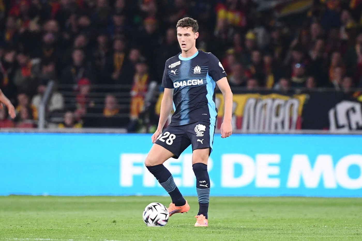 « Tout donner pour regagner votre confiance » : Benjamin Pavard présente ses excuses aux supporters marseillais après Lens-OM