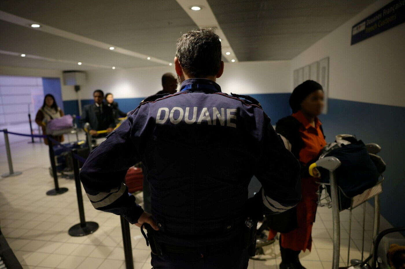 Plus de 200 kg de cocaïne dans douze valises saisis à l’aéroport de Roissy, une prise record sur des voyageurs