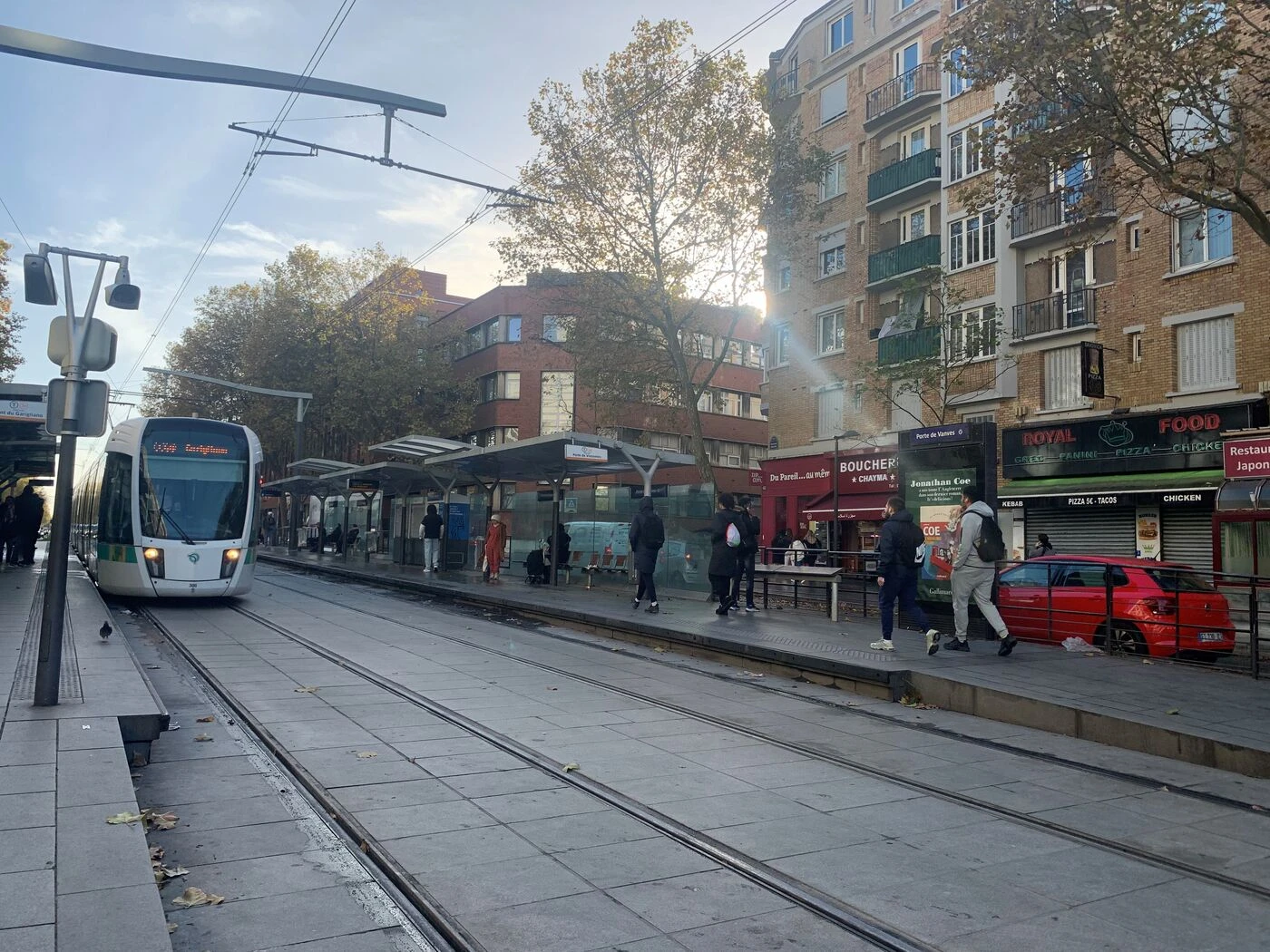 Paris : il intervient pour défendre sa compagne dans le tramway et reçoit cinq coups de couteau
