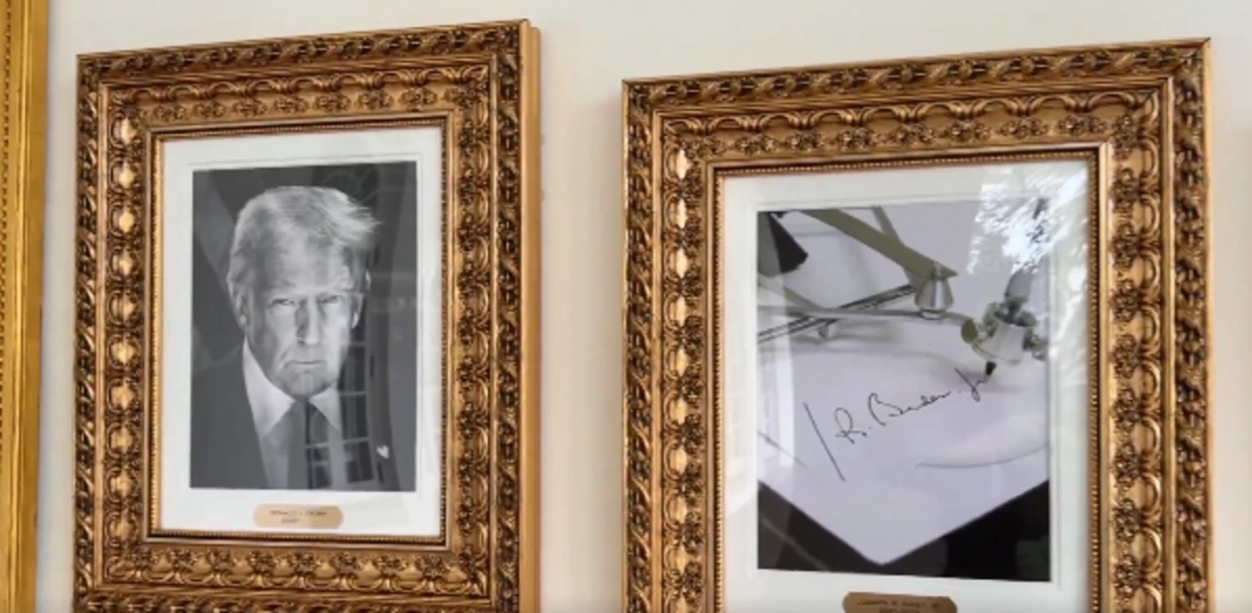 Quand Trump inaugure un « Walk of Fame » présidentiel et remplace le portrait de Biden par une « machine à signer » automatique