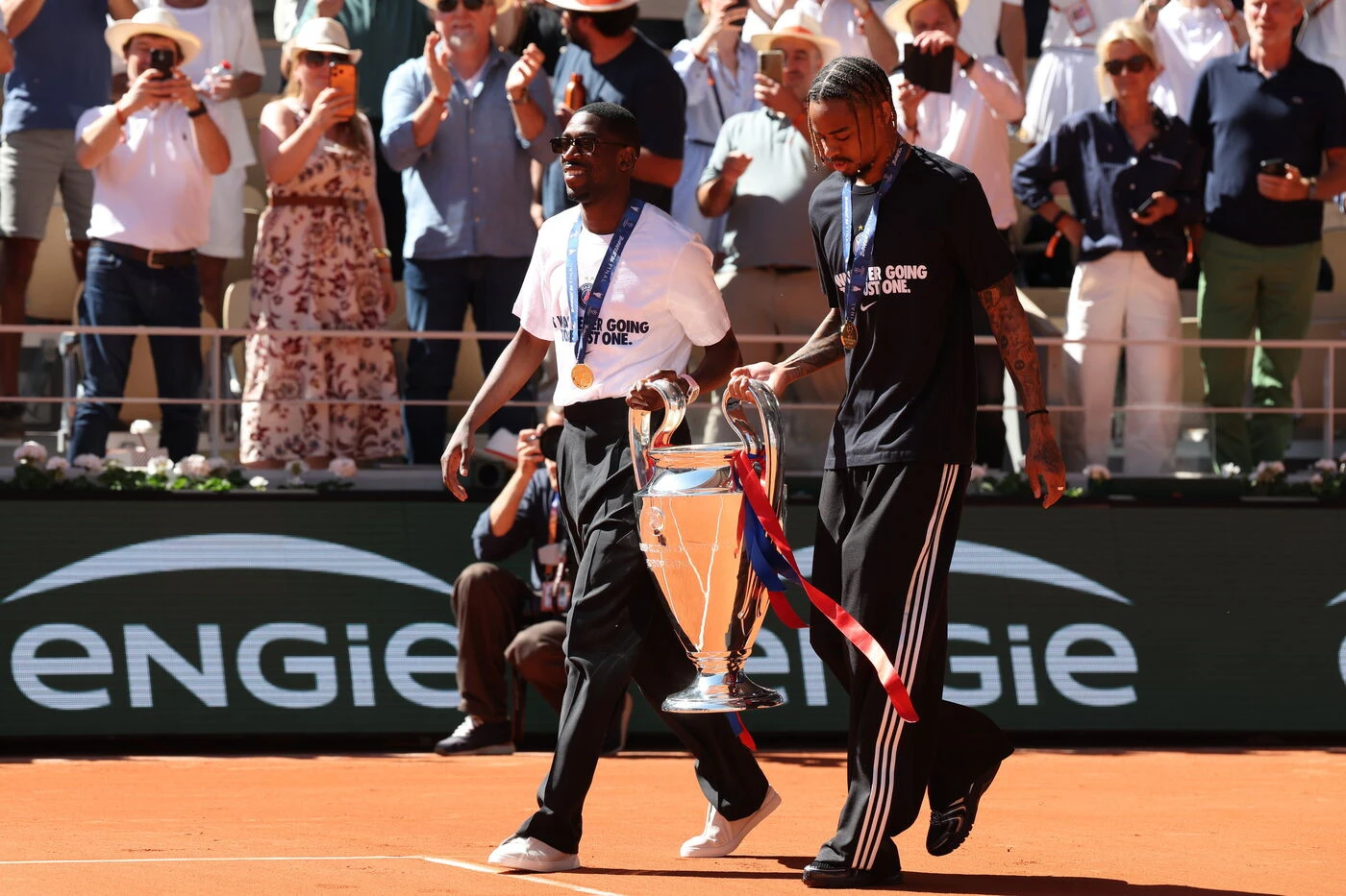 Clapping, chants et « Ousmane, Ballon d’or » : le PSG a présenté sa nouvelle Ligue des champions à Roland-Garros