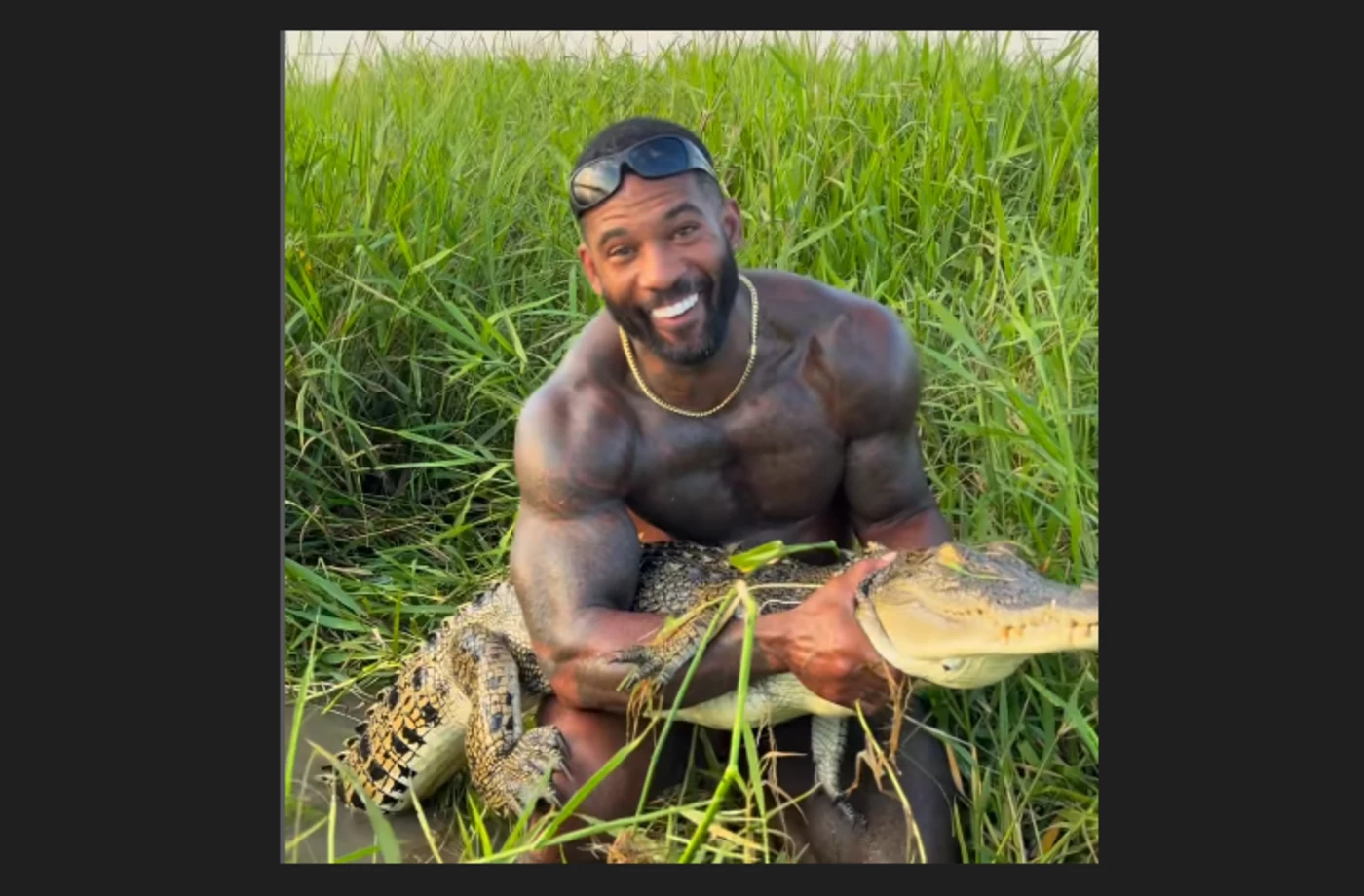 « Un imbécile » : tollé pour Mike Holston, l’influenceur américain qui attrape des crocodiles en Australie