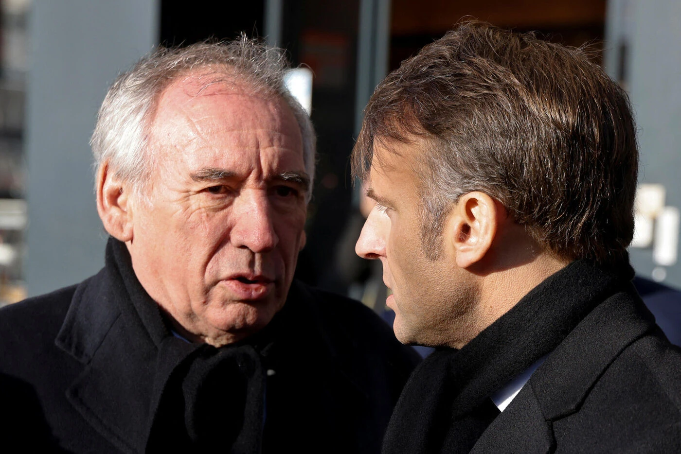 La cote de popularité d’Emmanuel Macron repart à la hausse, celle de François Bayrou en baisse, selon un sondage Ipsos