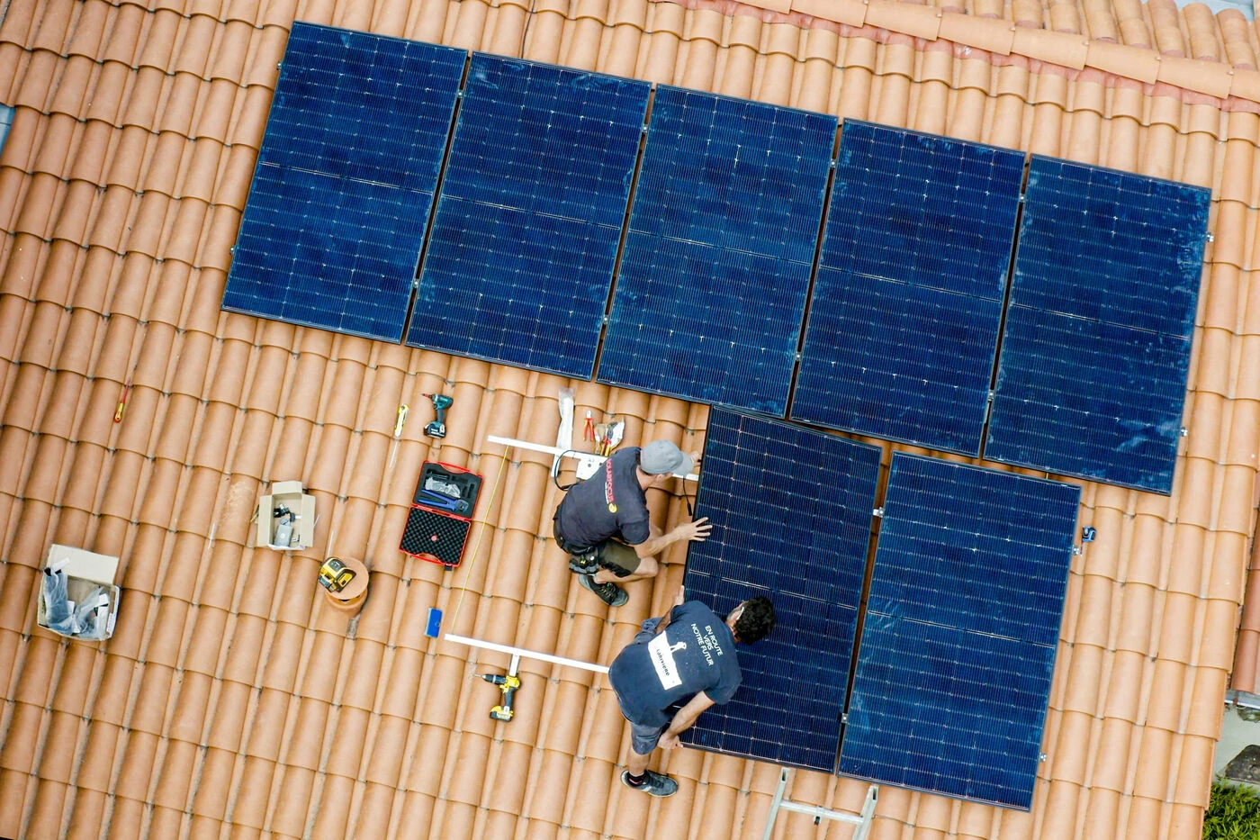 Jusqu’à 3521 % de surtaxes : pourquoi les États-Unis s’en prennent aux panneaux solaires d’Asie du Sud-Est