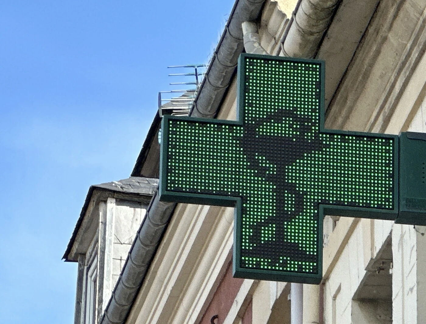 « J’étais en pleurs » : faute de pharmacie ouverte pendant la grève, une infirmière désemparée face à son patient mourant