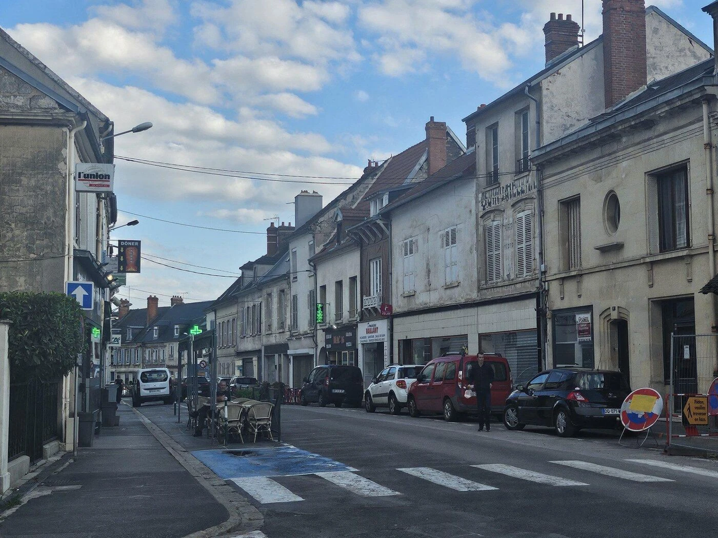 « Pour la survie de notre centre-ville, il faut que ça cesse » : un village de l’Aisne fait la guerre aux fast-foods