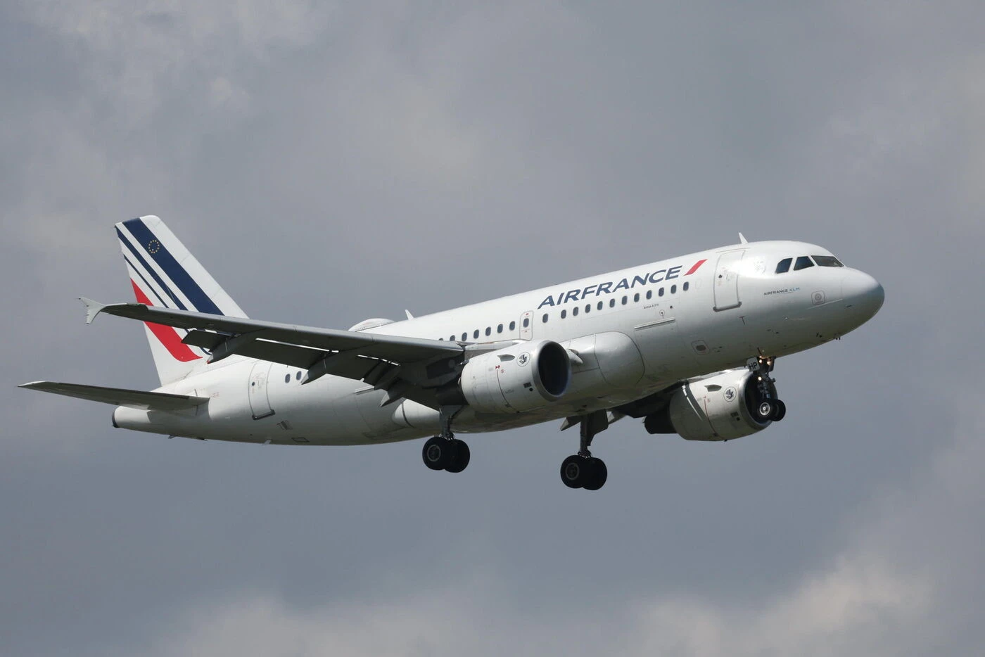 Une odeur suspecte dans la cabine : les pompiers interviennent à l’atterrissage à Orly d’un vol Air France Toulouse-Paris