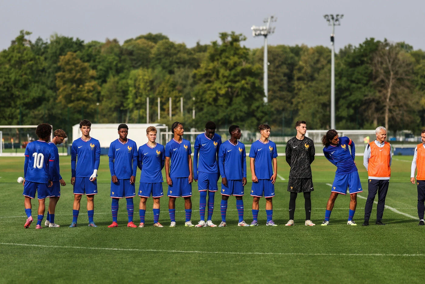 France - Chili (2-0) : la vidéo du magnifique coup franc de Christ Batola pour la victoire des Bleuets au Mondial U17