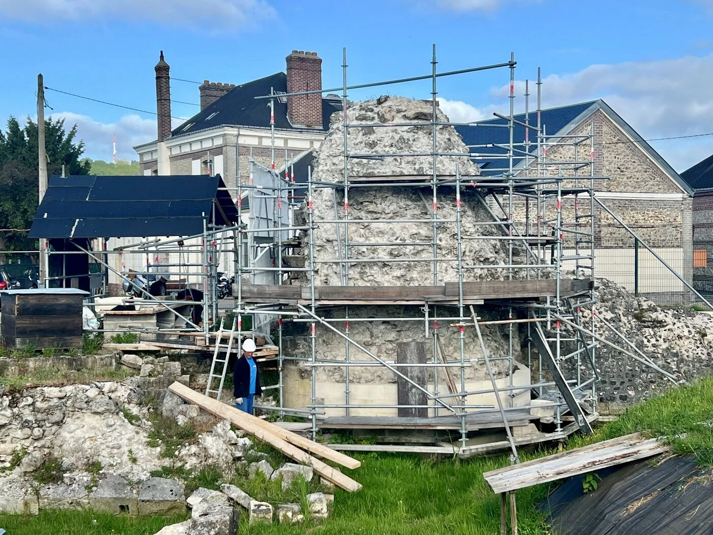« Une occasion unique de plonger dans l’Histoire » : en Normandie, Harfleur recrute des bénévoles pour restaurer son patrimoine