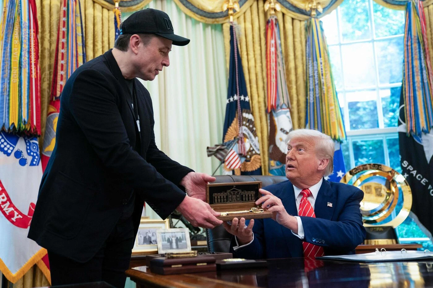 Quelle est cette clé remise par Donald Trump à Elon Musk au moment de son départ ?