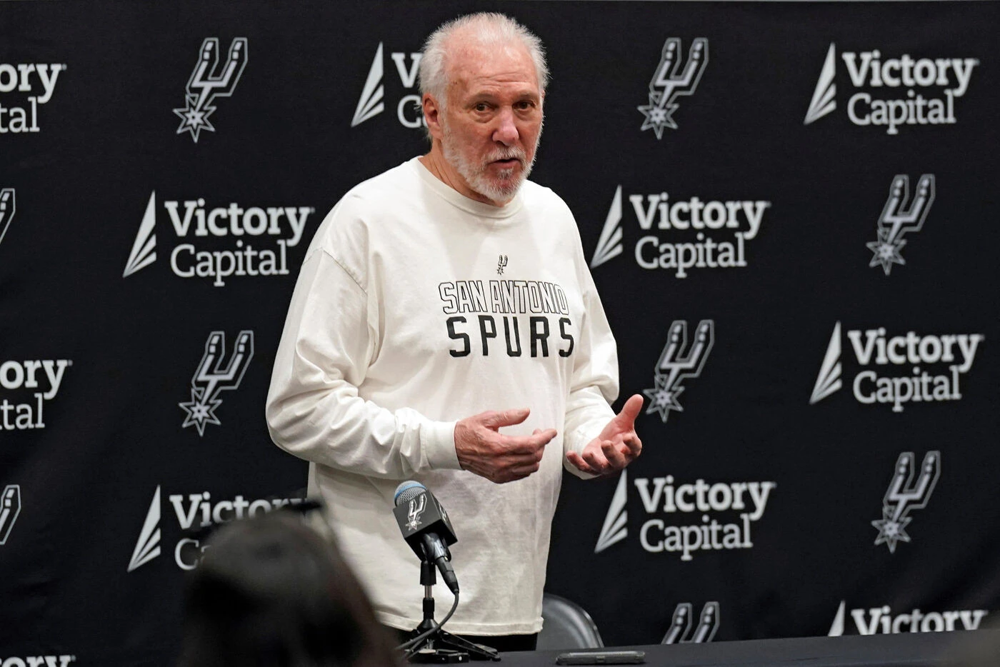 NBA : « Je ne suis plus entraîneur », la vidéo émouvante de Gregg Popovich, coach mythique des Spurs, après son AVC