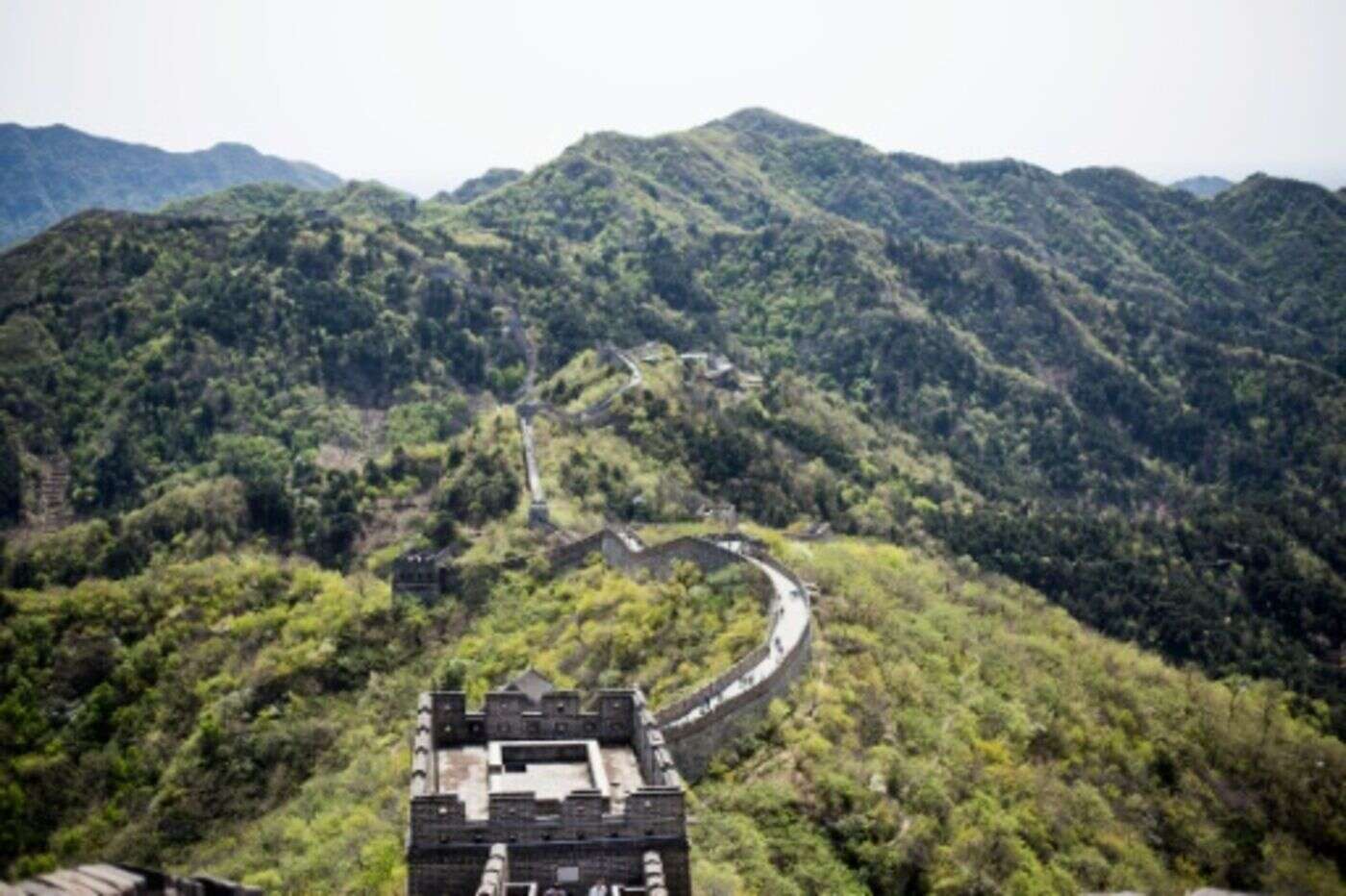 Une « honte » : deux touristes prennent leurs fesses en photo sur la Grande Muraille de Chine et finissent en prison