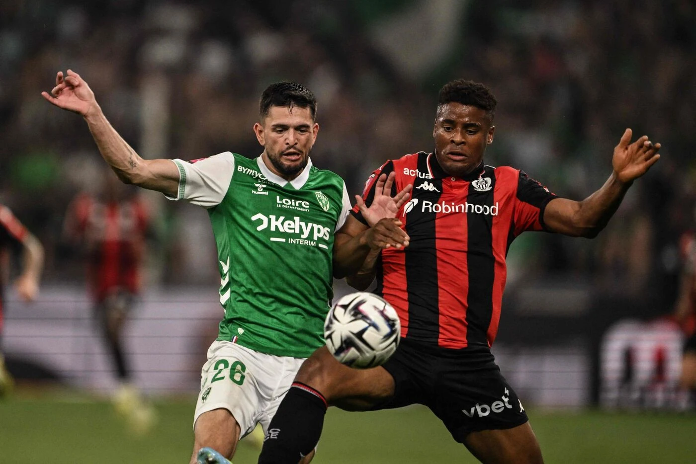 Saint-Étienne - Nice (0-0) : un match nul et vierge qui préserve le suspense en barrage de Ligue 1