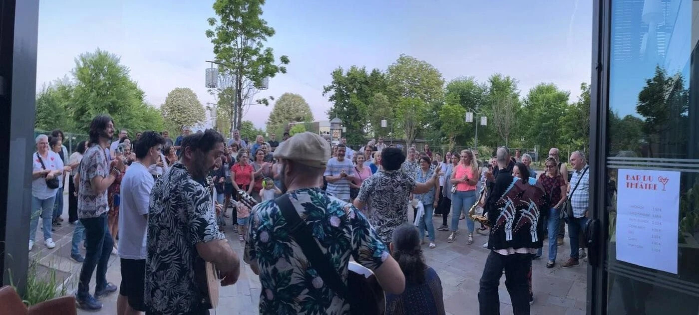 « Un concert mémorable » : vol annulé, coupure de courant… la folle soirée du groupe espagnol la Ganga Calé à Épinay-sous-Sénart