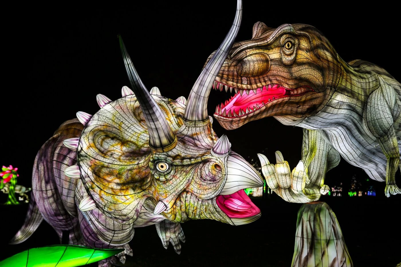 Paris : une centaine de dinosaures envahit le jardin d’acclimatation pour le festival des lanternes 2024
