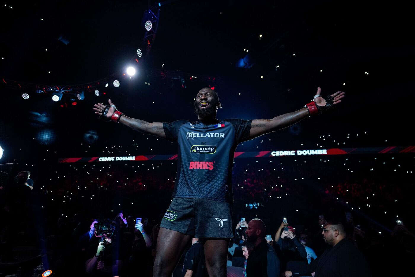 DIRECT. MMA : avec Cédric Doumbè en maître de cérémonie, suivez le show exceptionnel du PFL Lyon