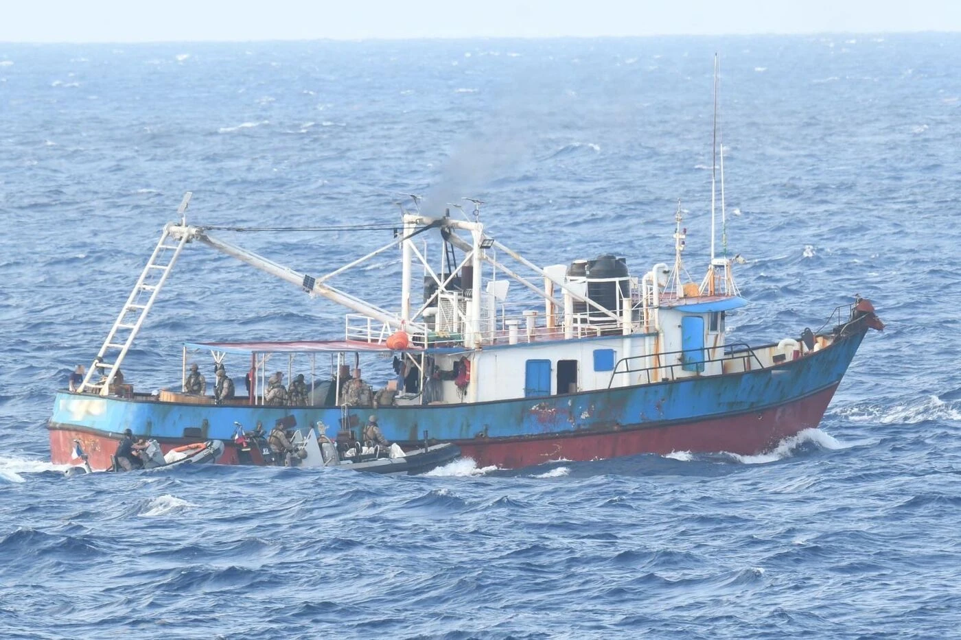 Narcotrafic : plus de trois tonnes de cocaïne interceptées sur un bateau au large de la Guyane