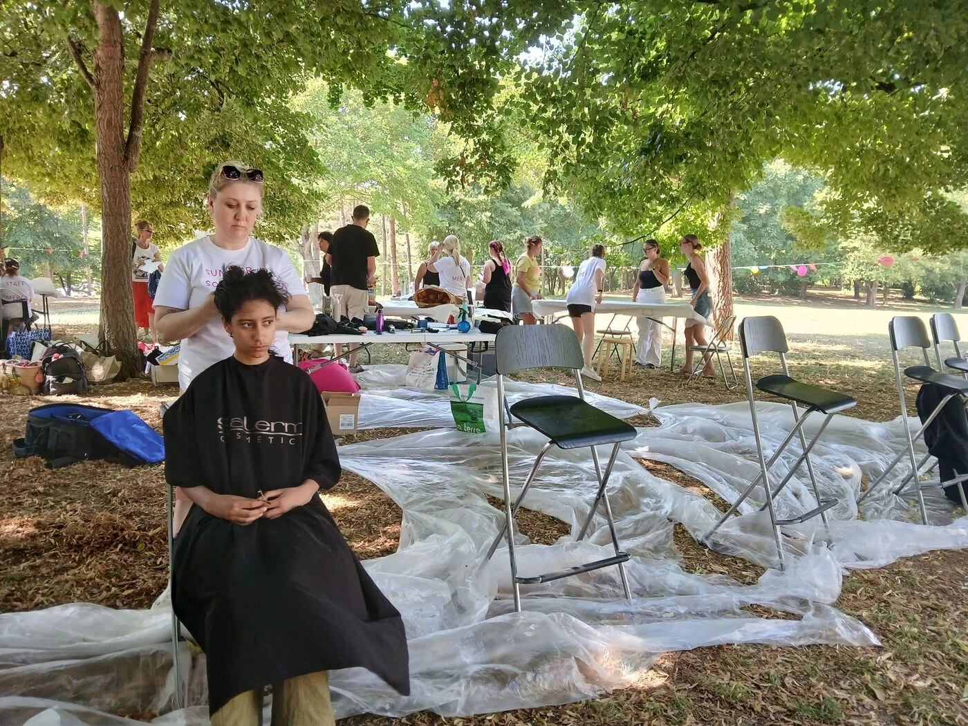 « C’est ça qui compte : montrer l’exemple » : A Reims, un salon de coiffure en plein air pour sensibiliser au handicap