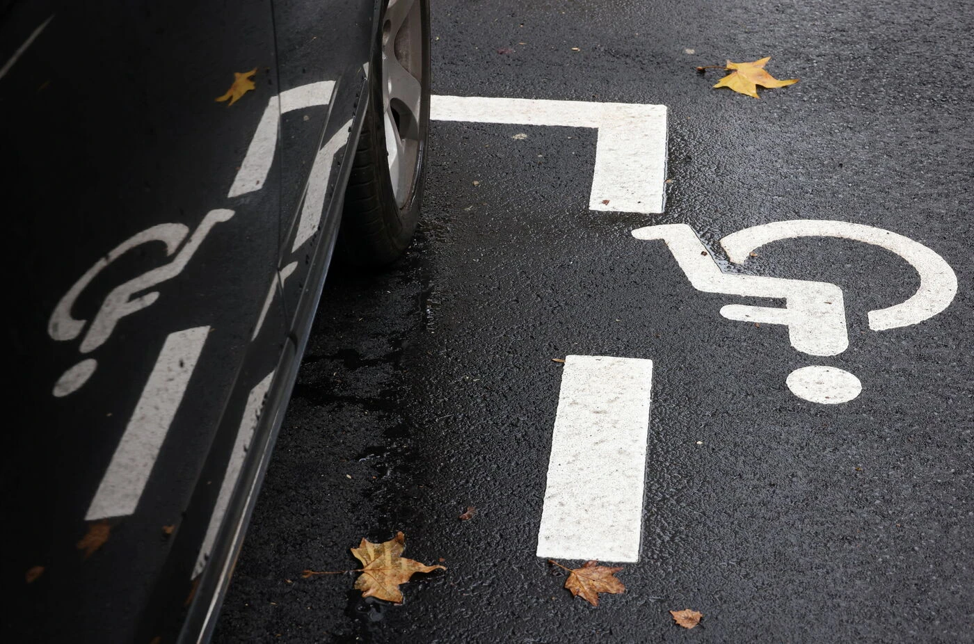 « Ma carte n’est pas trafiquée » : une femme amputée des quatre membres écope d’une amende pour s’être garée sur une place handicapée à Toulouse