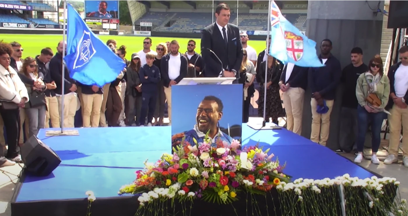 « Repose en paix, héros » : l’émouvant adieu de Castres et du rugby à Raisuqe, mort dans un accident de voiture