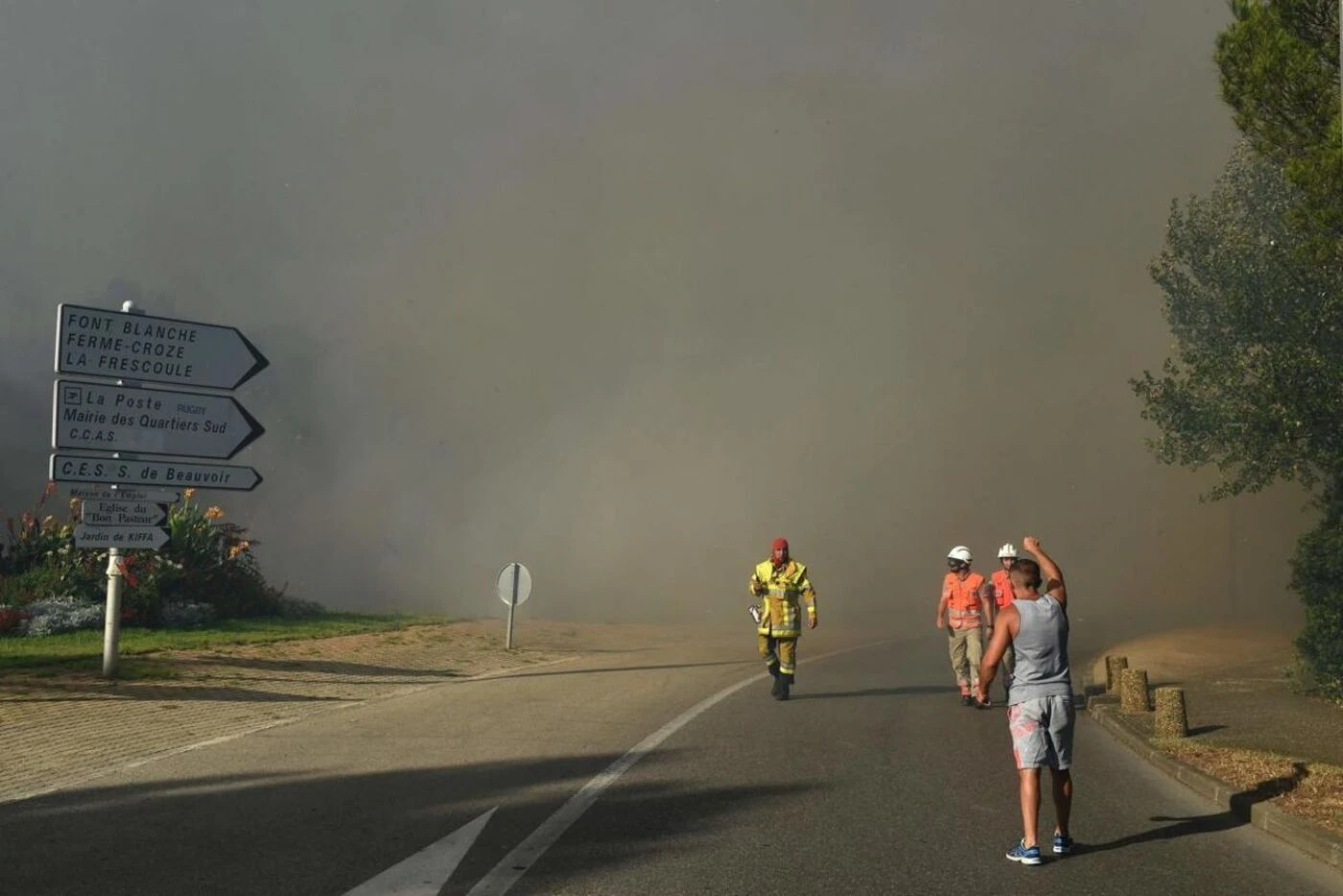 Un incendie en cours aux portes de Marseille, les habitants invités à rester chez eux