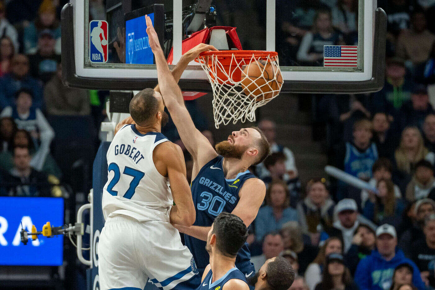 Basket : un dunk impressionnant, une jolie passe décisive… Rudy Gobert s’amuse mais perd face aux Grizzlies