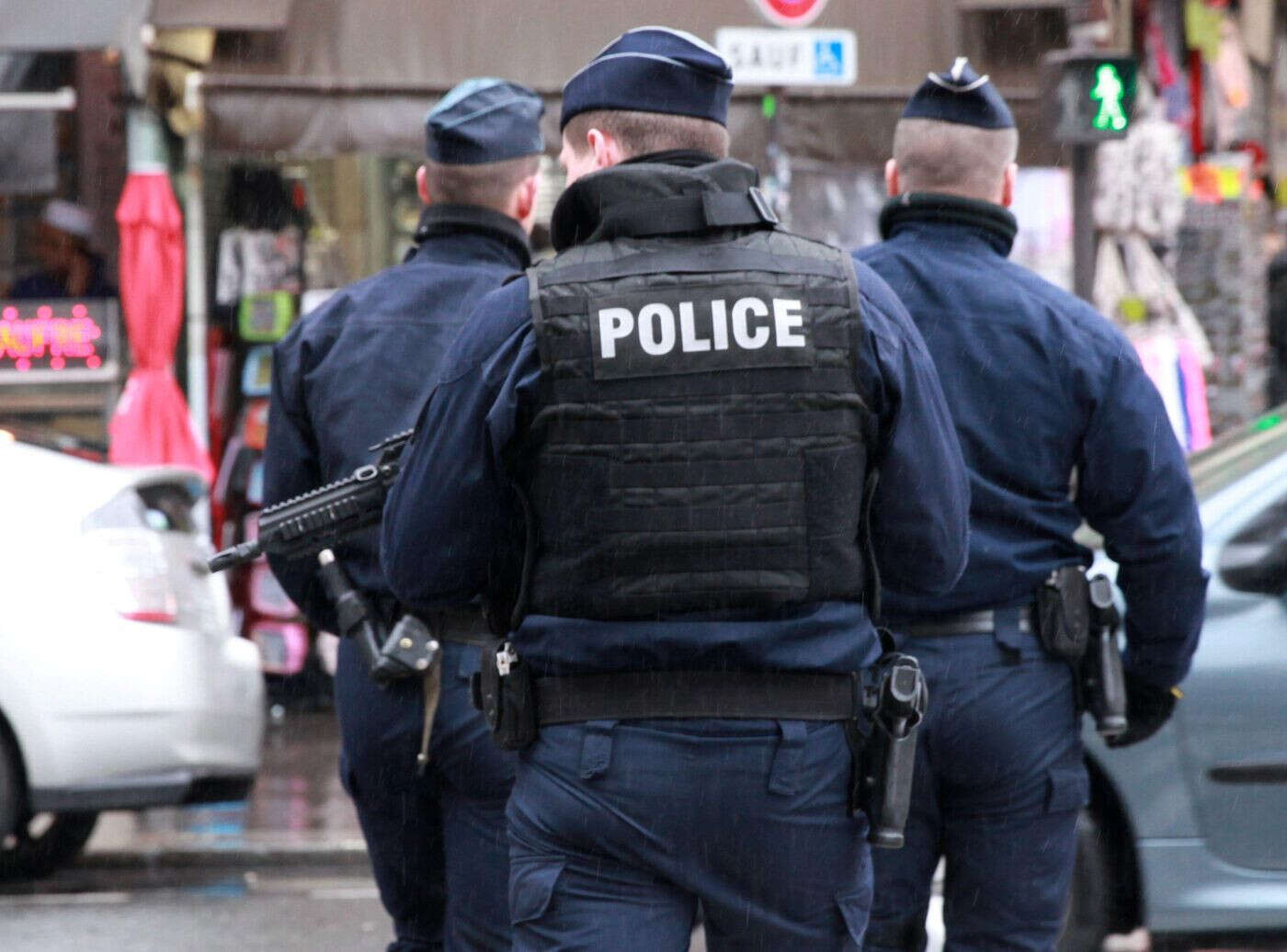 Paris : un adolescent racketté devant son lycée, ses agresseurs lui mettent un couteau sous la gorge