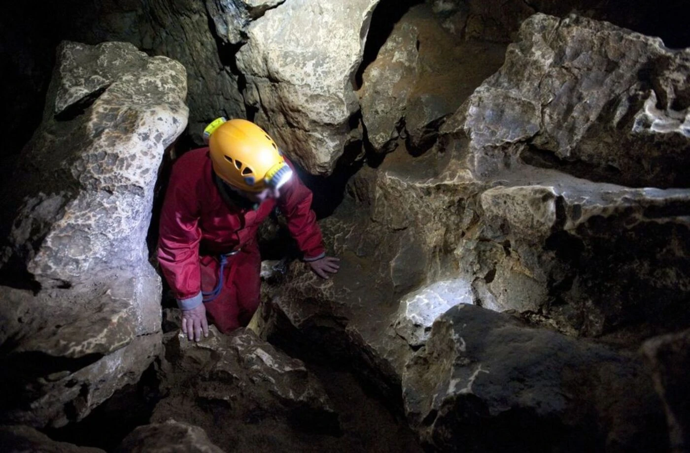 Hautes-Pyrénées : une spéléologue secourue après avoir été bloquée 12 heures à 110 mètres sous terre