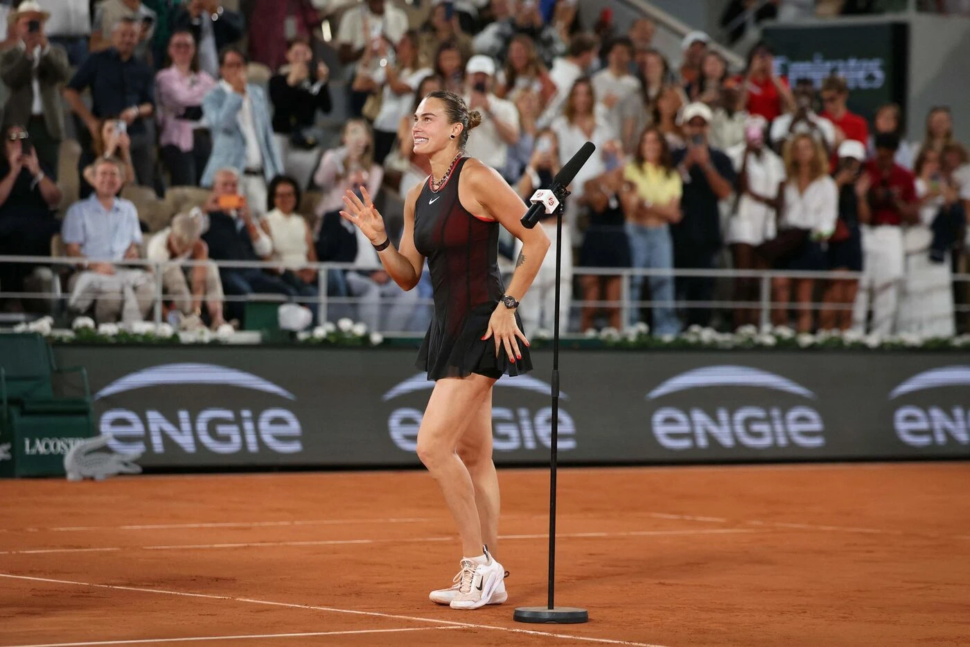 « L’atmosphère était complètement folle » : quand Sabalenka enflamme Roland-Garros avec un moonwalk sur le Central