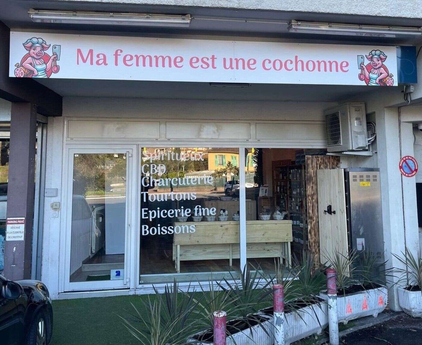 À Cannes, l’épicerie fine « Ma femme est une cochonne » a dû retirer son enseigne