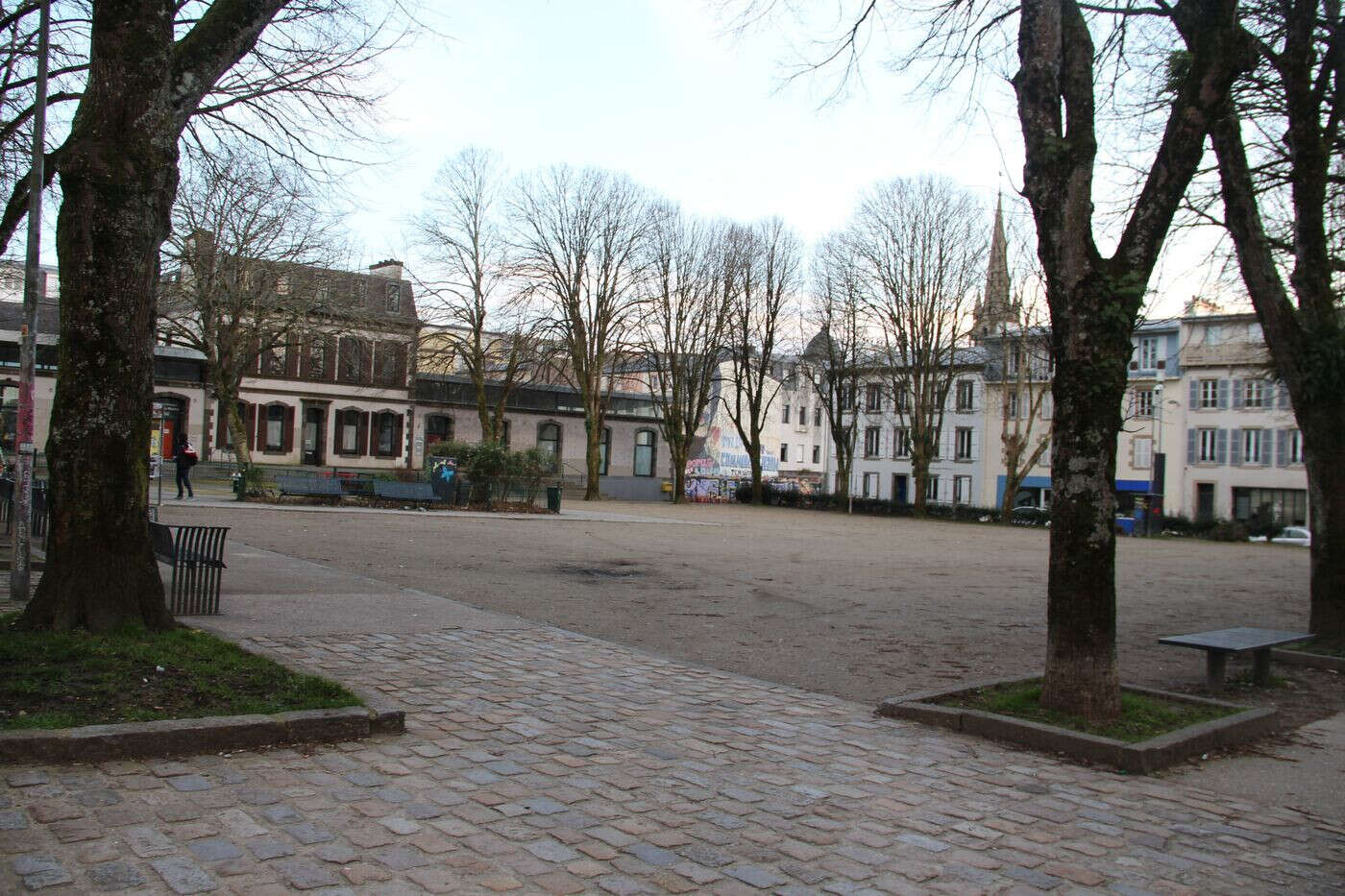 « Pas un seul jour sans baston » : à Brest, un arrêté anti-alcool pour faire fuir les dealers des marches d’une école