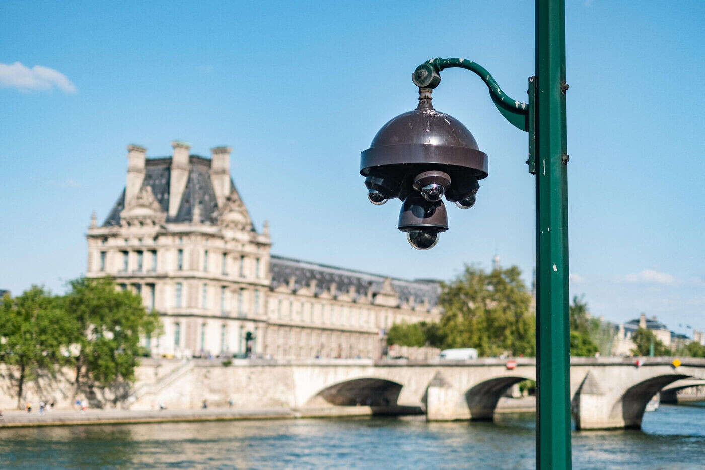 Paris : poursuivi par la police, un homme chute du pont Marie et disparait dans la Seine