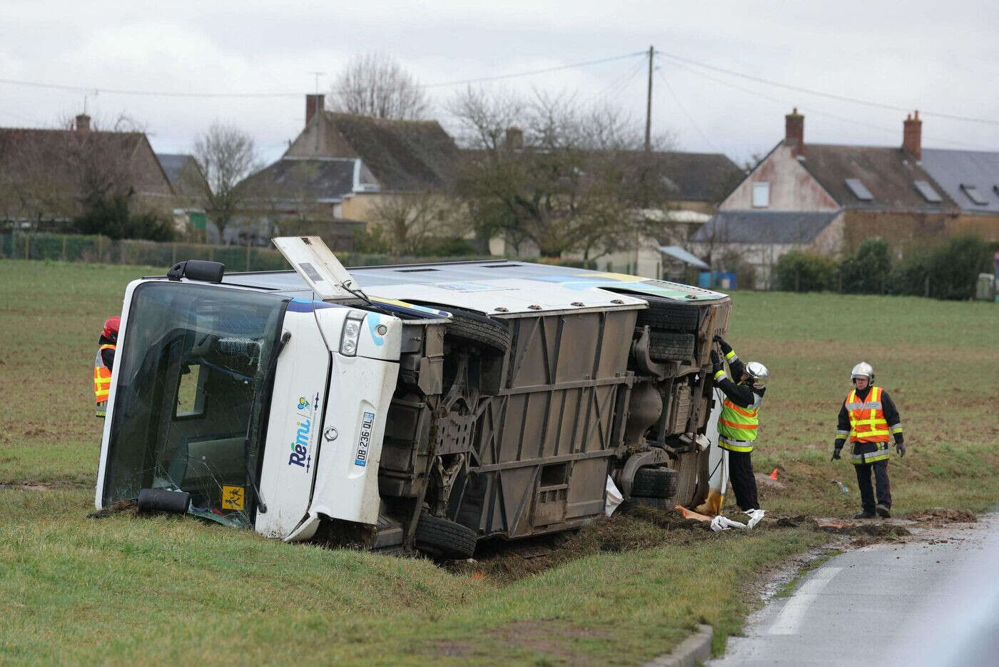 « Je n’ai même pas les mots » : après l’accident mortel de car scolaire près de Châteaudun, le choc des survivants