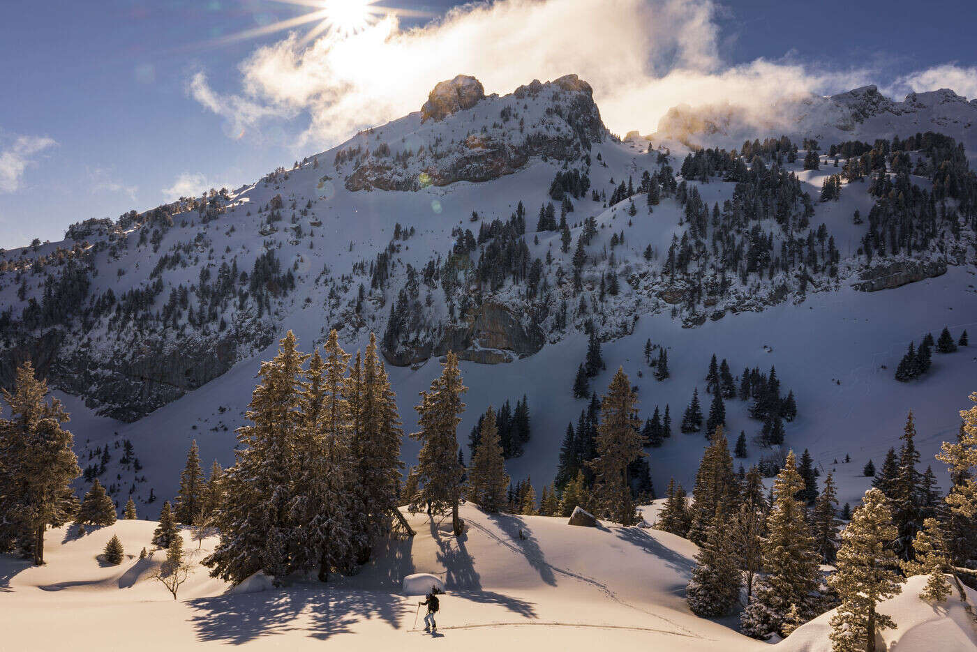 Savoie : un skieur meurt après une chute de 200 m dans le massif des Bauges