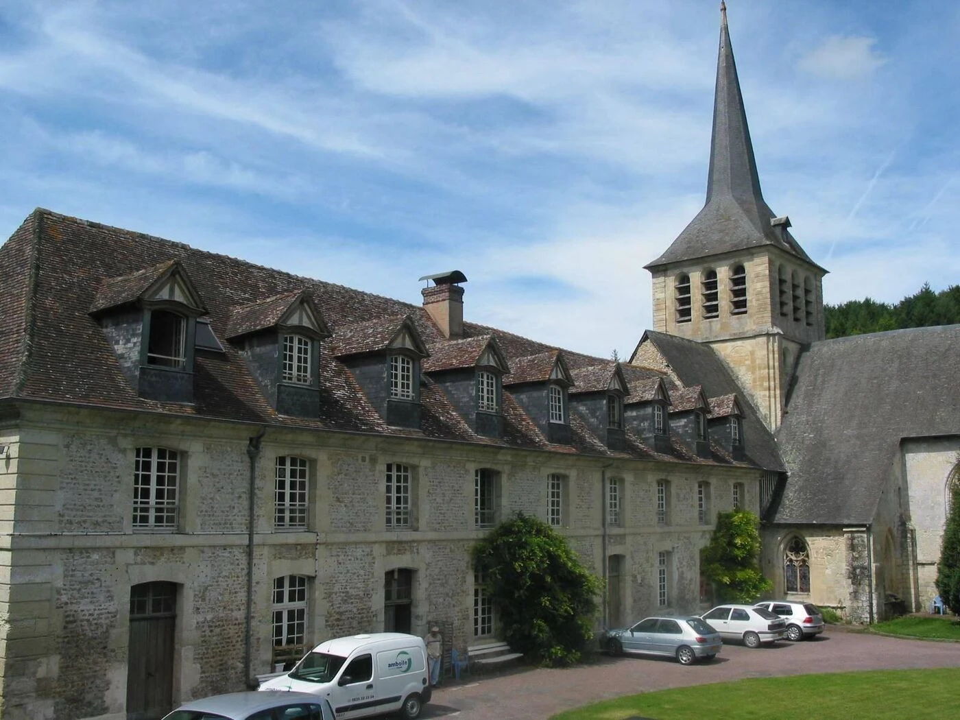 L’un des édifices les plus spectaculaires de la région de Pont-l’Évêque mis en vente à 2,6 millions d’euros