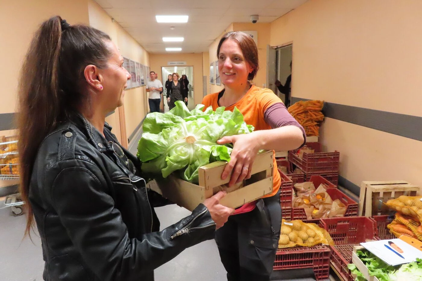 « Tout ça pour 14 euros, vous vous rendez compte ? » : dans l’Oise, le pari gagnant des légumes bios à prix cassés