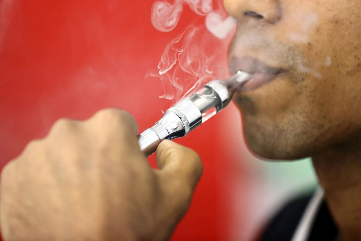 Une majorité de Français pour une interdiction du vapotage dans les zones non-fumeurs, selon un sondage