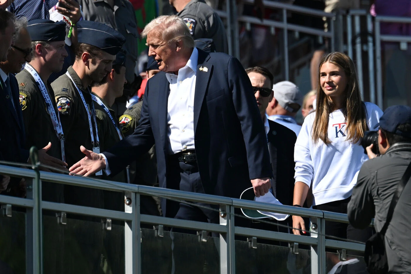 La petite-fille de Donald Trump lance sa gamme de sweats à 130 euros depuis la Maison Blanche