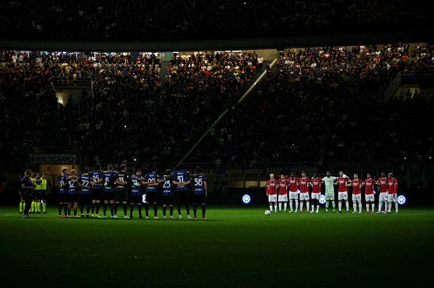 Inter Milan - AC Milan : les images de l’émouvante minute de silence en hommage au pape François à San Siro