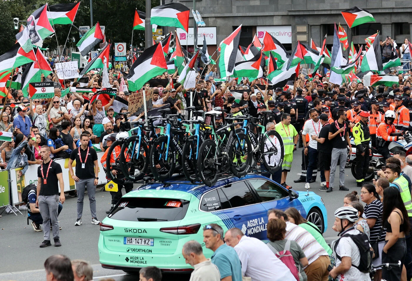 Manifestations sur la Vuelta : pourquoi les militants propalestiniens sont aussi actifs en Espagne