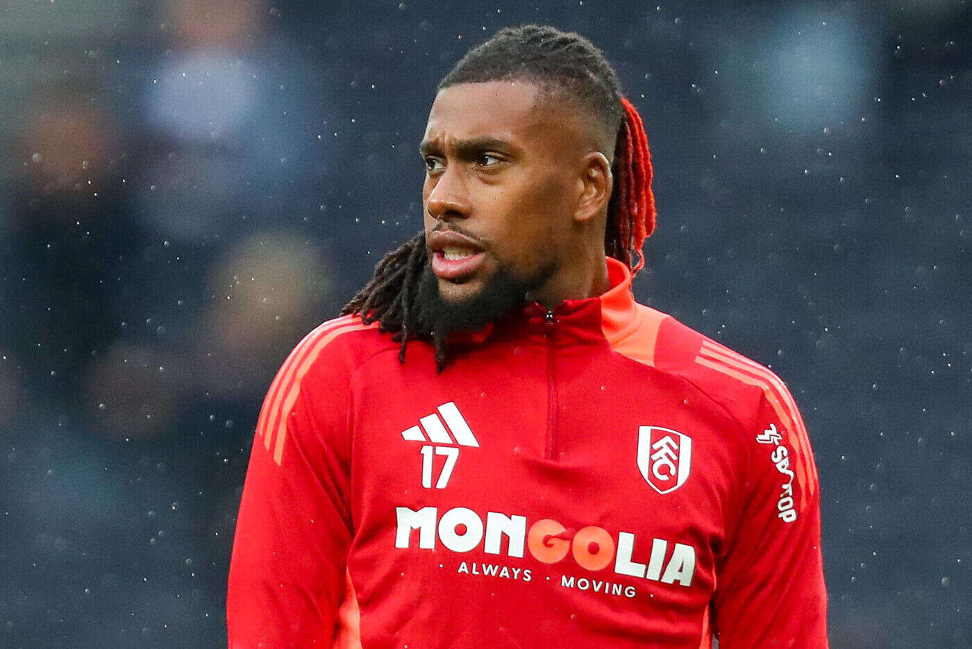 Football : le joueur de Fulham Alex Iwobi ouvre une cantine solidaire dans son quartier d’enfance à Londres