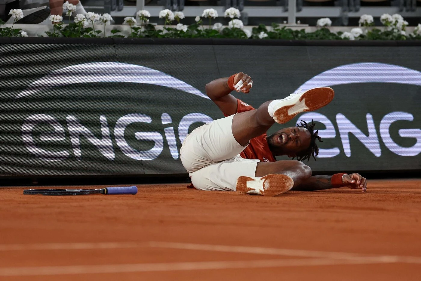 Roland-Garros : les images de la chute de Gaël Monfils, qui s’est fait une grosse frayeur