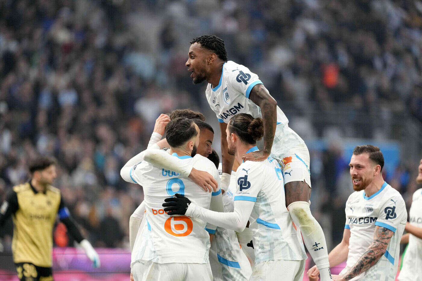 OM-Saint-Étienne (5-1) : les Marseillais écrasent les Verts et consolident leur deuxième place