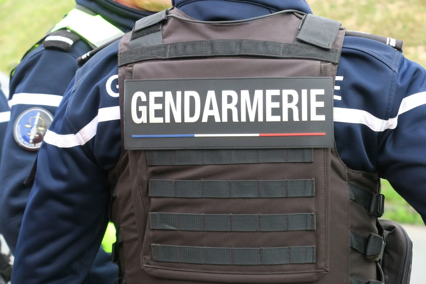 Bouches-du-Rhône : une femme de 60 ans retrouvée morte à son domicile, quatre personnes mises en examen