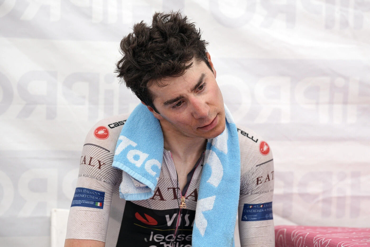 « Vous jouez avec la vie », le cri d’alarme du jeune cycliste belge Cian Uijtdebroeks victime d’un accident